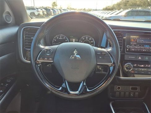 Used 2018 Mitsubishi Outlander LE image 12