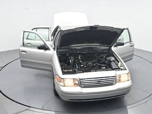 Used 2006 Ford Crown Victoria LX RWD image 40
