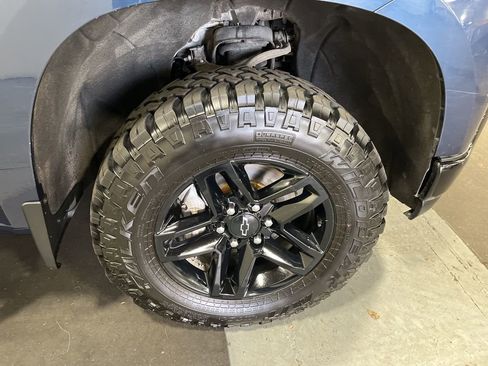 Used 2021 Chevrolet Silverado 1500 LT Trail Boss w/ Convenience Package II image 9