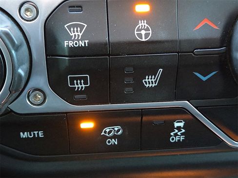 Used 2021 Jeep Wrangler Unlimited Rubicon w/ Trailer Tow Package image 27