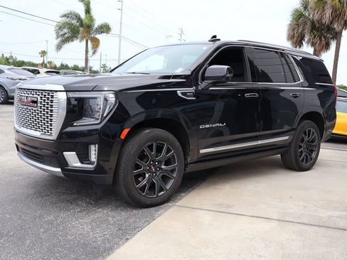 Used 2024 GMC Yukon Denali w/ Advanced Technology Package AWD/4WD image 4