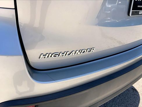 Used 2018 Toyota Highlander XLE AWD/4WD image 31
