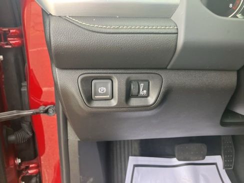 Used 2023 GMC Acadia SLT FWD image 32