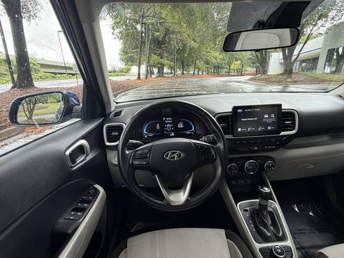 Used 2023 Hyundai Venue SEL w/ Cargo Package FWD image 20