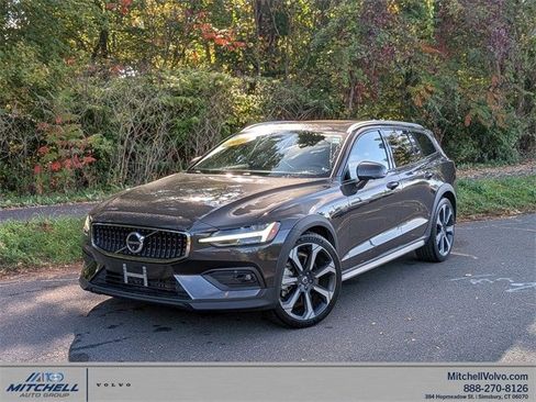 Certified 2024 Volvo V60 B5 Cross Country Ultimate image 1