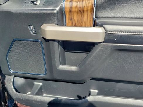 Used 2020 Ford F150 Lariat image 33