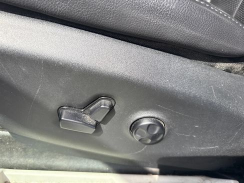 Used 2017 Chrysler Pacifica Touring-L Plus FWD image 13