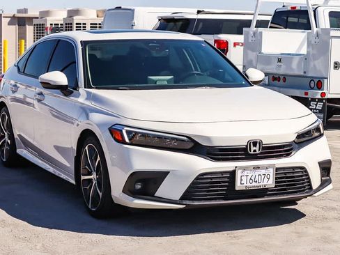 Used 2023 Honda Civic Touring image 3