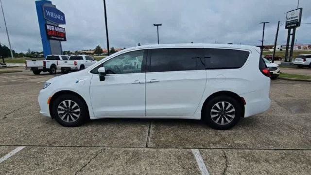 Used 2023 Chrysler Pacifica Touring-L FWD image 5