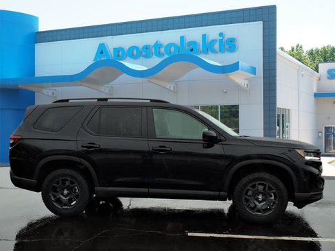 New 2025 Honda Pilot TrailSport image 2