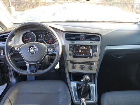 Used 2015 Volkswagen Golf S image 10