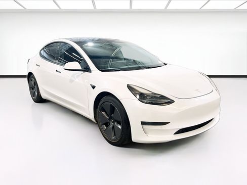 Used 2021 Tesla Model 3 Standard Range Plus image 3