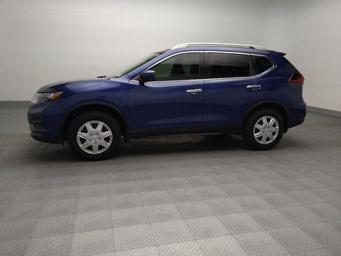 Used 2019 Nissan Rogue SV image 2