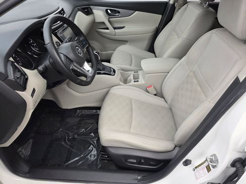 Used 2020 Nissan Rogue Sport SV w/ Technology Package image 9