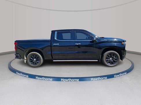 Used 2022 Chevrolet Silverado 1500 High Country w/ Technology Package AWD/4WD image 7