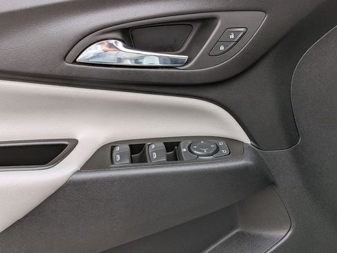 Used 2022 Chevrolet Equinox LS image 14