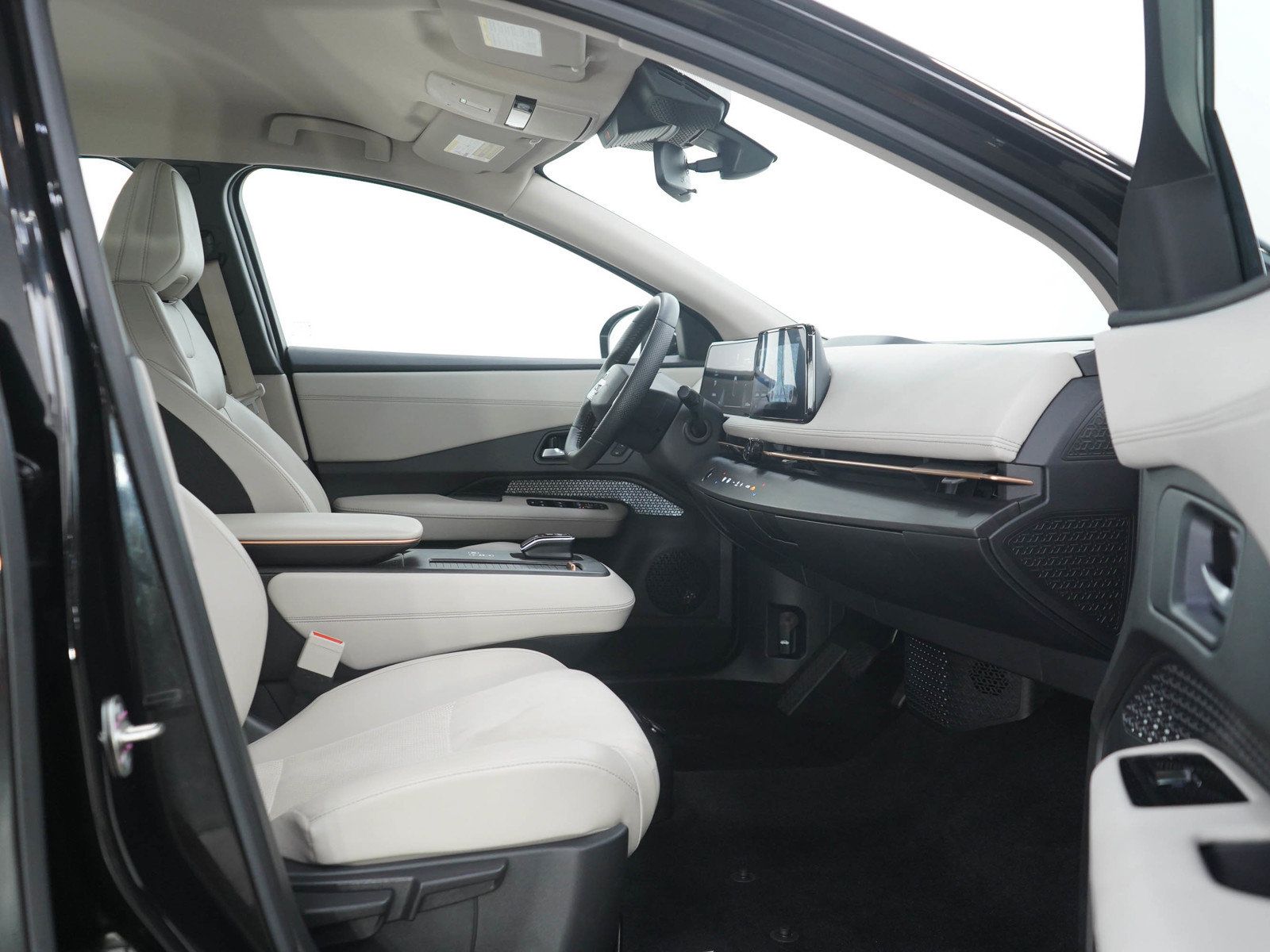Used 2023 Nissan Ariya AWD image 12