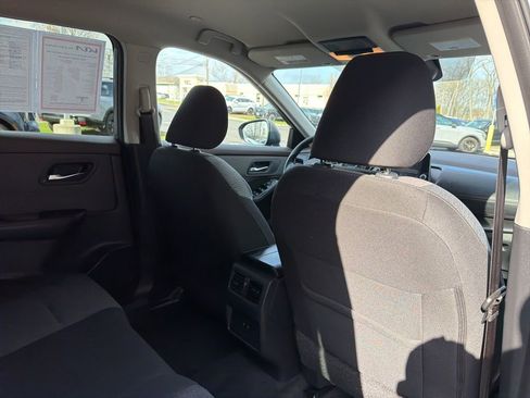 Used 2023 Nissan Rogue SV image 14