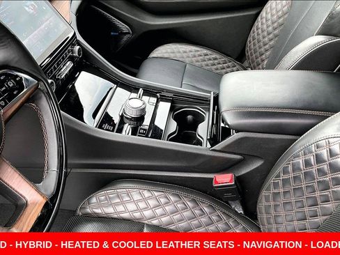 Used 2023 Jeep Grand Cherokee Summit w/ Luxury Tech Group V image 18