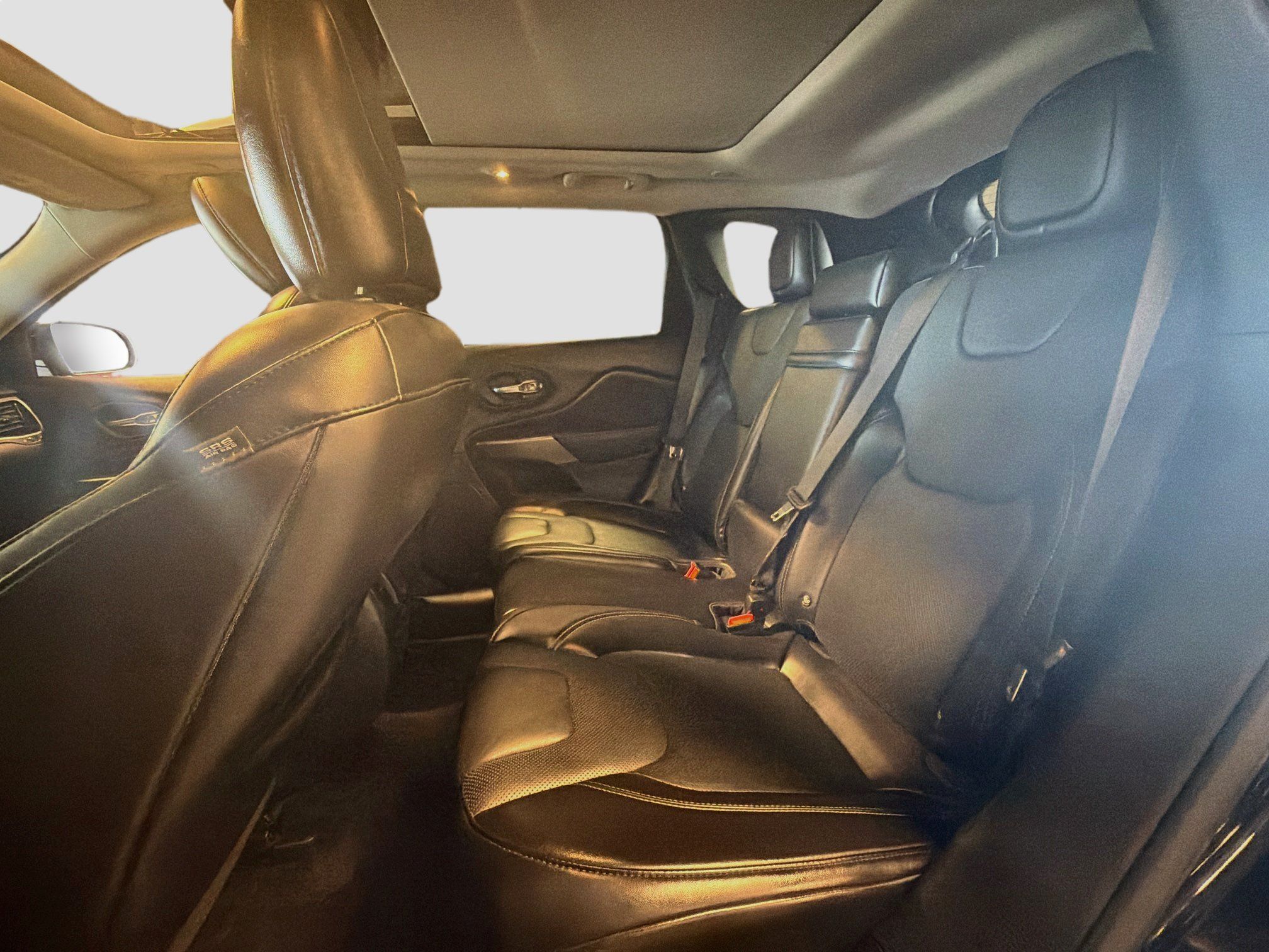 Used 2019 Jeep Cherokee Limited AWD/4WD image 29