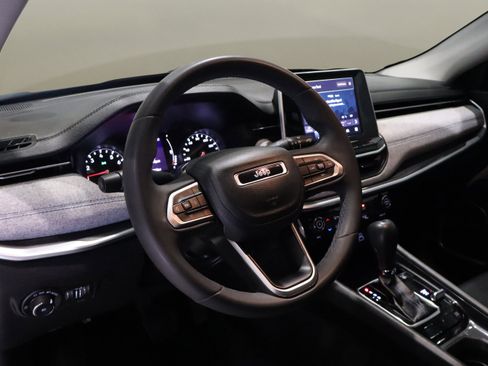 Used 2022 Jeep Compass Latitude image 11