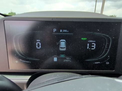 Used 2025 Kia Niro LX FWD image 16
