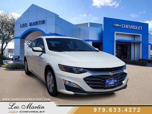 Used 2024 Chevrolet Malibu LT FWD image 2