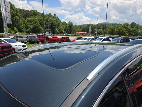 Used 2021 Buick Enclave Avenir w/ Avenir Technology Package FWD image 11