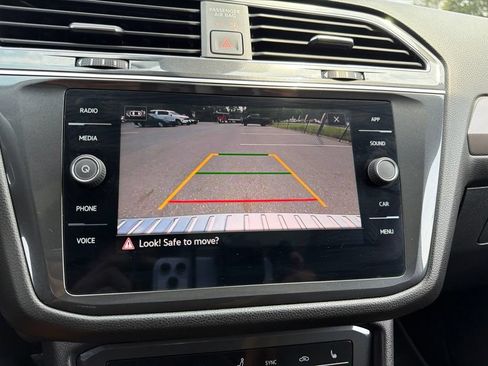 Used 2023 Volkswagen Tiguan SE w/ Panoramic Sunroof Package FWD image 15