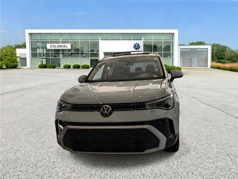 New 2026 Volkswagen Taos SE image 5