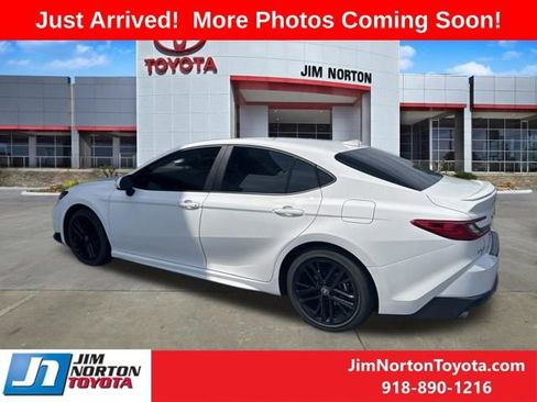 Used 2025 Toyota Camry SE FWD image 3