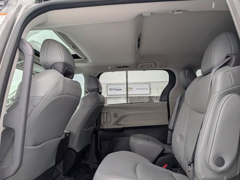 Used 2023 Toyota Sienna XLE image 14