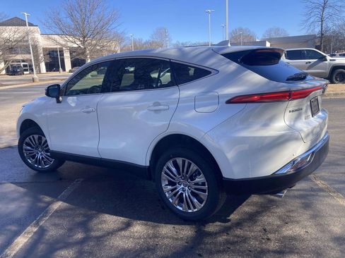 Used 2022 Toyota Venza Limited image 4