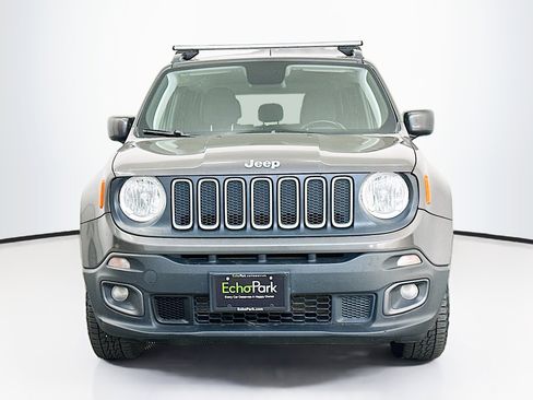 Used 2018 Jeep Renegade Latitude w/ UConnect 8.4 Nav Group AWD/4WD image 2