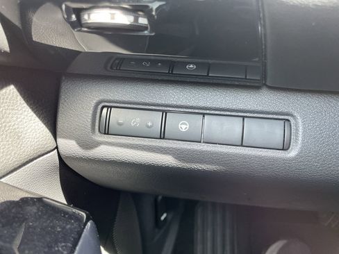 Used 2022 Nissan Pathfinder SV w/ SV Black Package AWD/4WD image 16