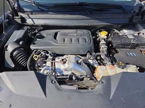 Used 2019 Jeep Cherokee Latitude Plus w/ Cold Weather Group image 41