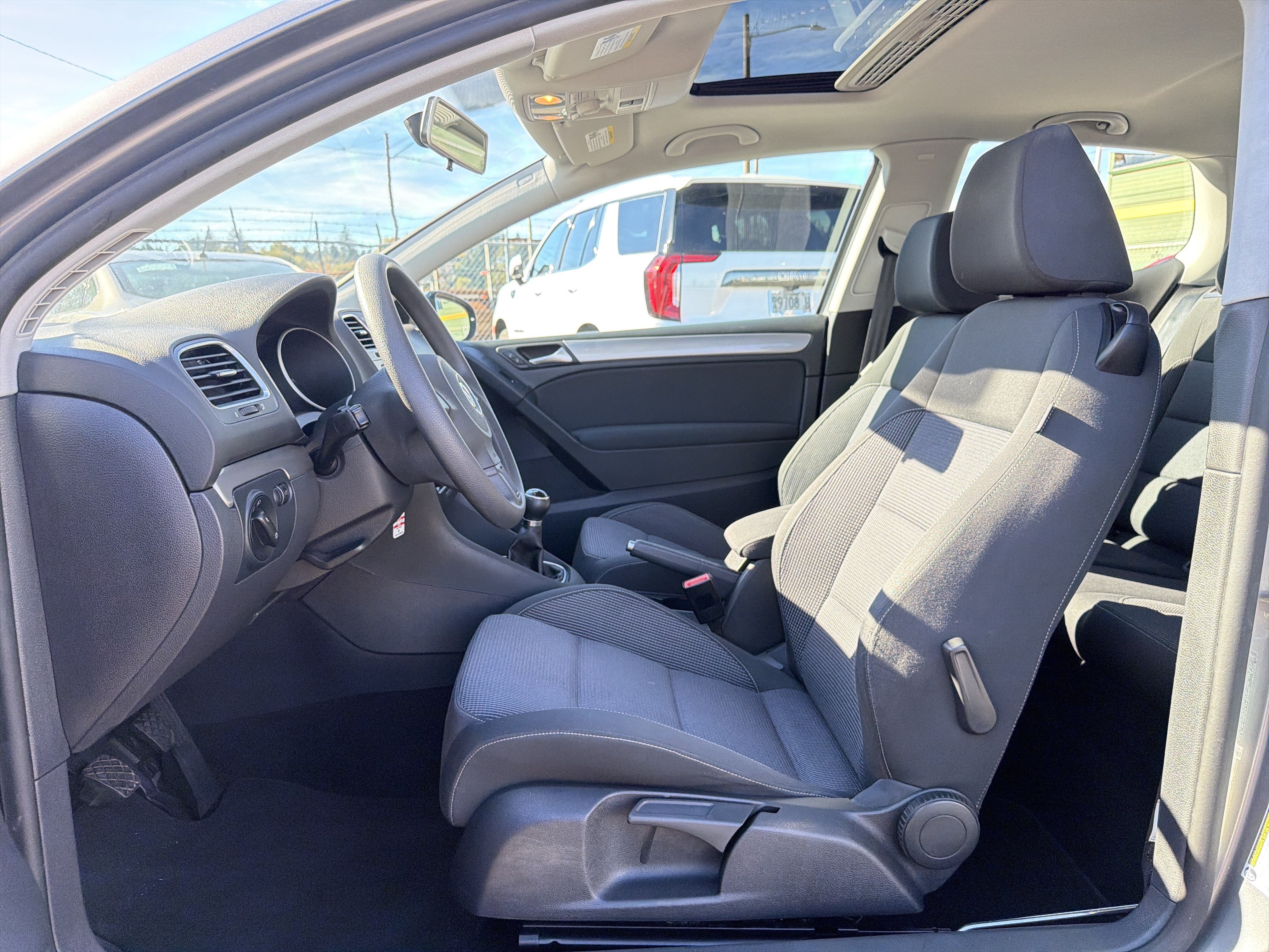 Used 2012 Volkswagen Golf 2-Door FWD image 8
