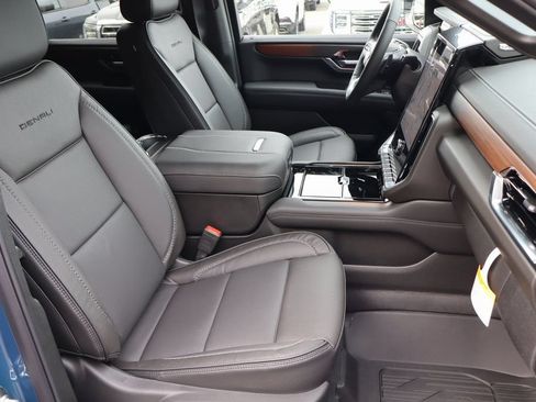 New 2026 GMC Yukon XL Denali w/ LPO, Floor Liner Package AWD/4WD image 29