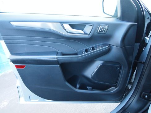 Used 2022 Ford Escape Titanium image 11