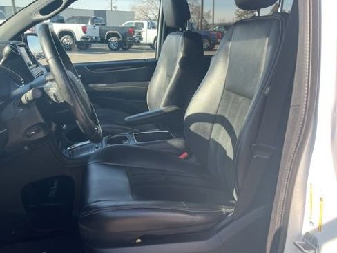 Used 2014 Dodge Grand Caravan SXT image 32