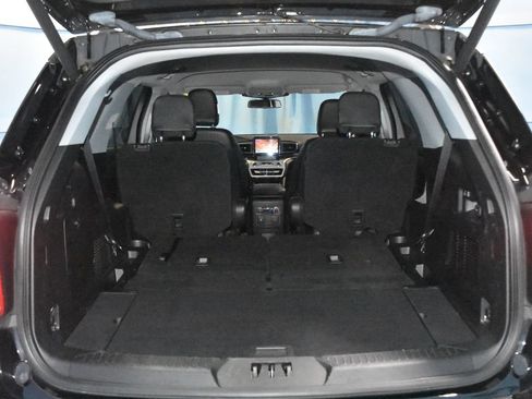 Used 2022 Ford Explorer XLT w/ Equipment Group 202A AWD/4WD image 35