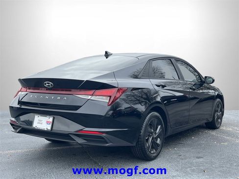 Used 2023 Hyundai Elantra SEL w/ Cargo Package image 3