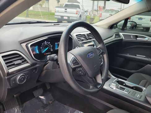 Certified 2019 Ford Fusion SE image 17