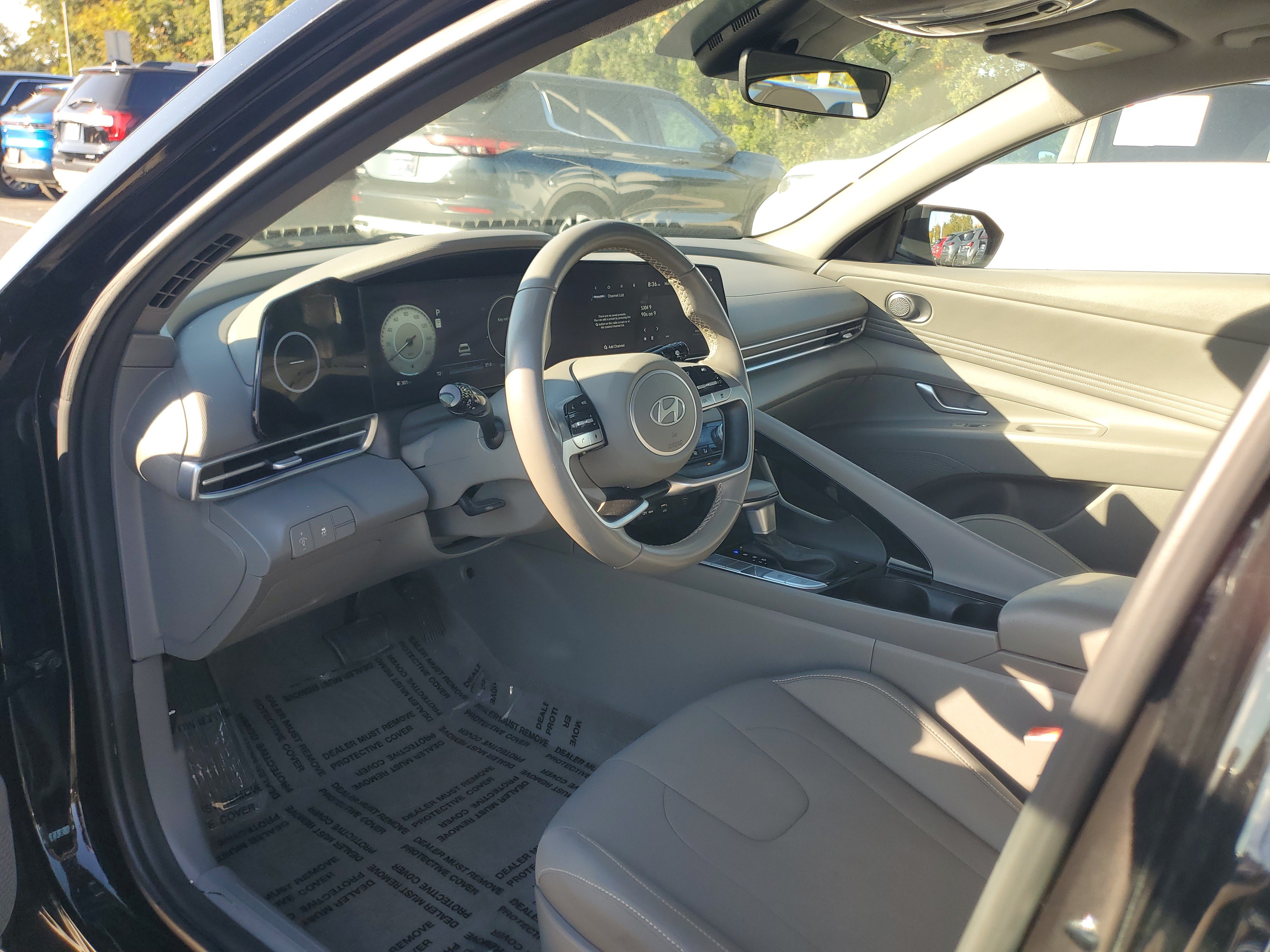 Used 2025 Hyundai Elantra SEL FWD image 19