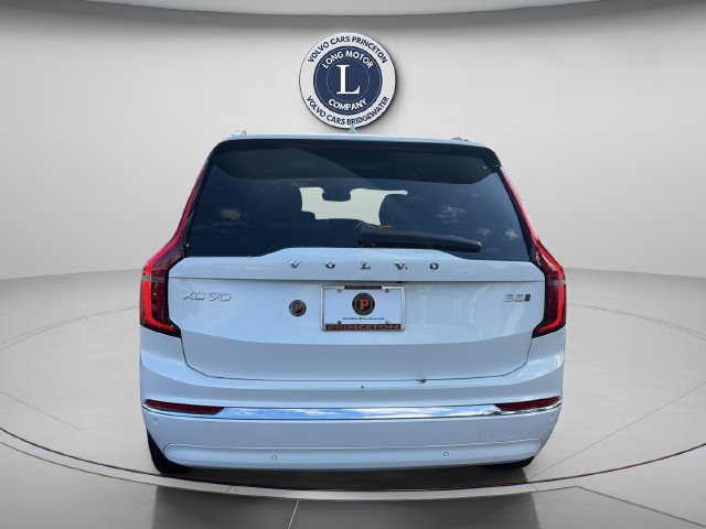 Certified 2025 Volvo XC90 B5 Core AWD/4WD image 3