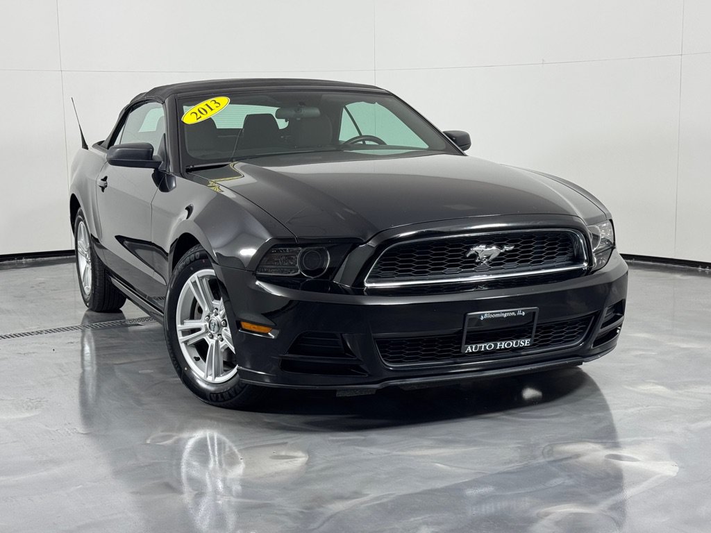 Used 2013 Ford Mustang Convertible RWD image 23