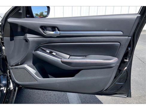 Used 2024 Nissan Altima 2.5 SR FWD image 22