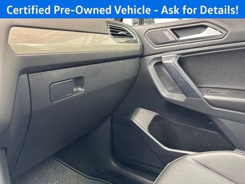 Certified 2021 Volkswagen Tiguan SE w/ Panoramic Sunroof Package AWD/4WD image 17