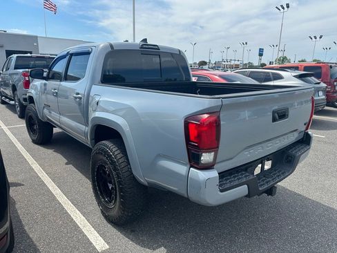 Used 2019 Toyota Tacoma TRD Sport AWD/4WD image 3