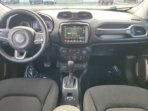 Used 2023 Jeep Renegade Latitude w/ Premium Group AWD/4WD image 9